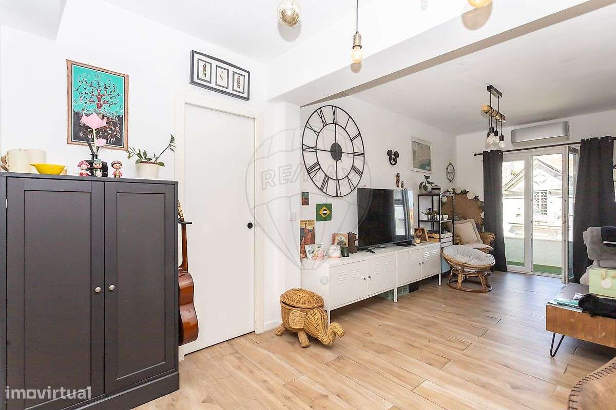 Apartamento T3 à venda em Almada-7