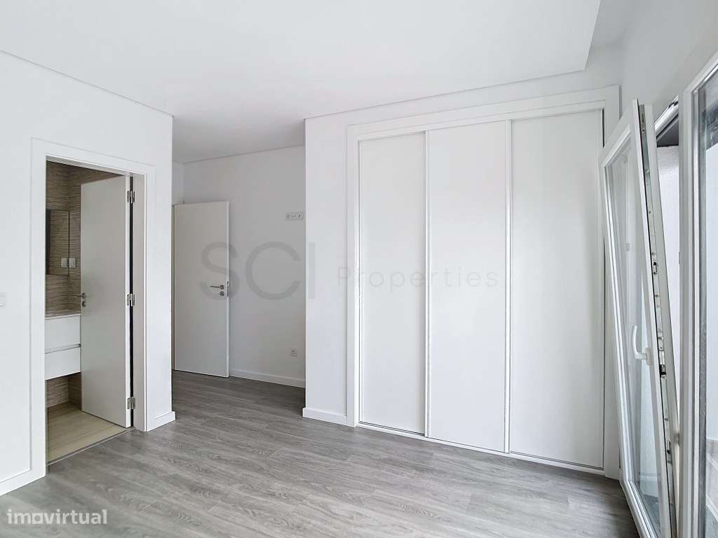 Moradia T3 duplex no centro de Fernão Ferro-23