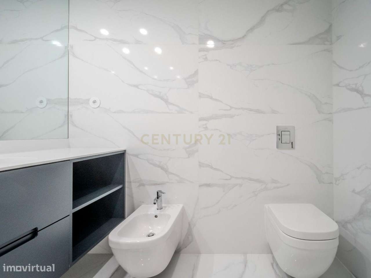 Apartamento T3 de Luxo em Condomínio Privado com Piscina, Padel e Giná-31