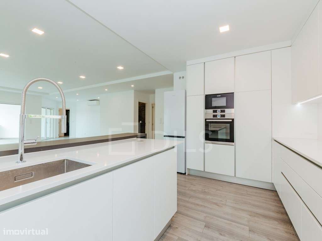 Apartamento T2 com varanda e garagem na Estrela, São Bento - Grande imagem: 5/49