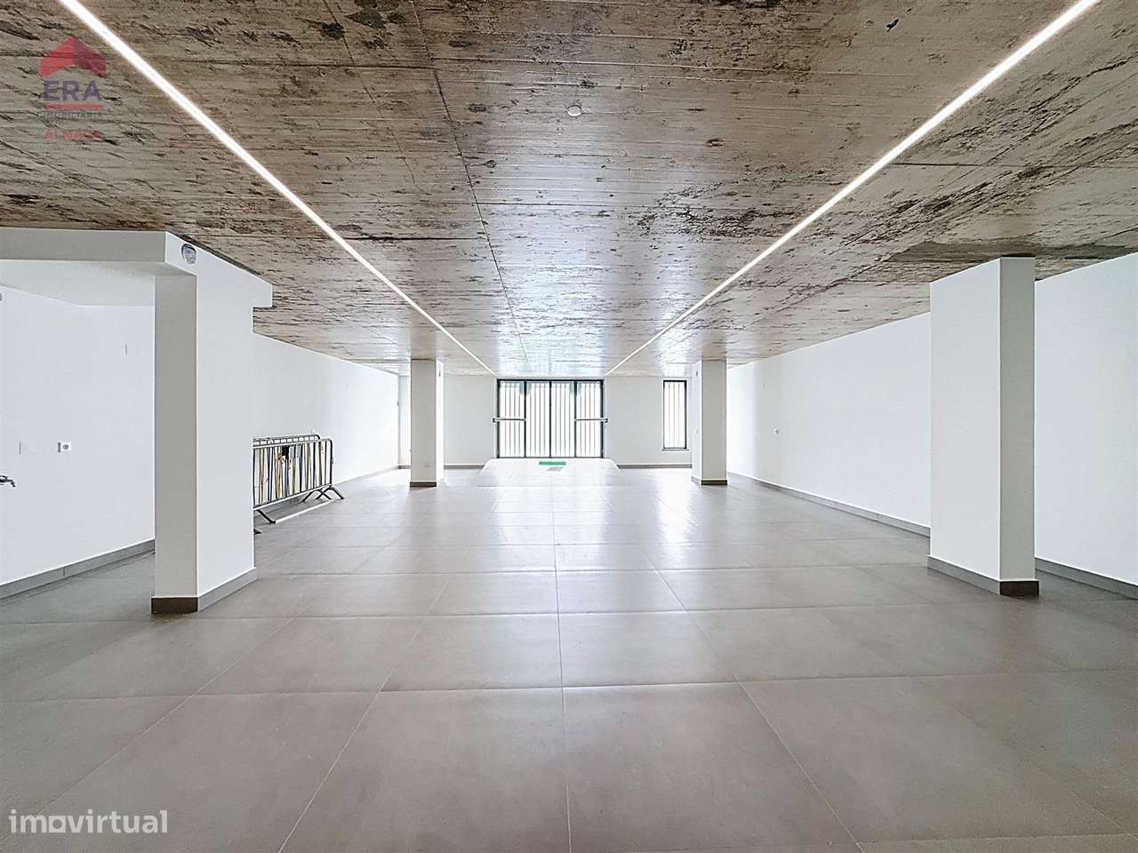 Nova Moradia em Almada , 5 suites, garagem e jardim-30