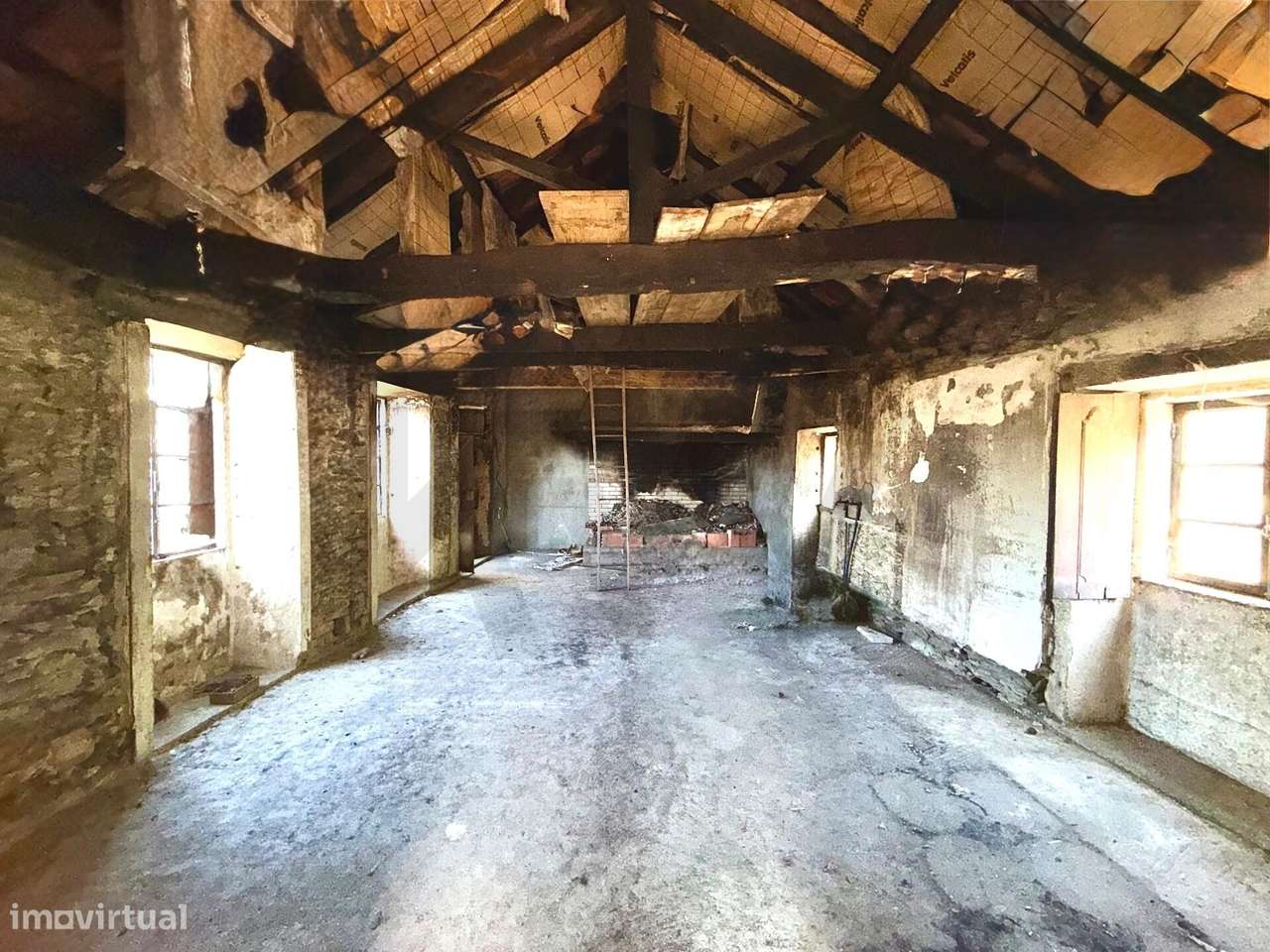 Moradia T2 para restauro com terraço em Vilar de Murteda, Viana do Cas - Grande imagem: 4/19
