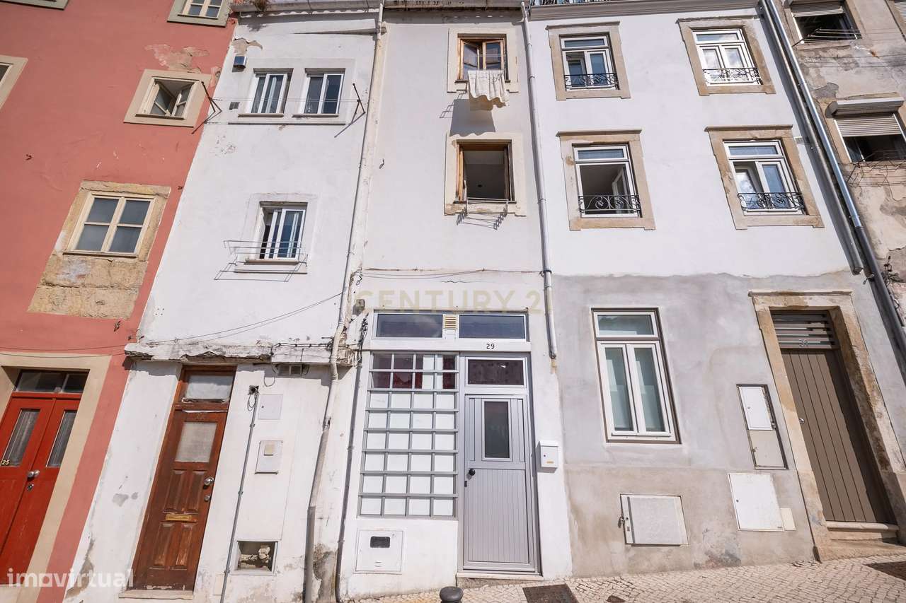 Prédio renovado na Rua de Montarroio — Coimbra-0