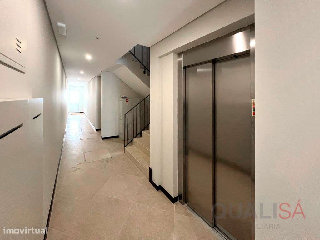 Apartamento T4 novo com logradouro e garagem em S. Vicente no centr...-34