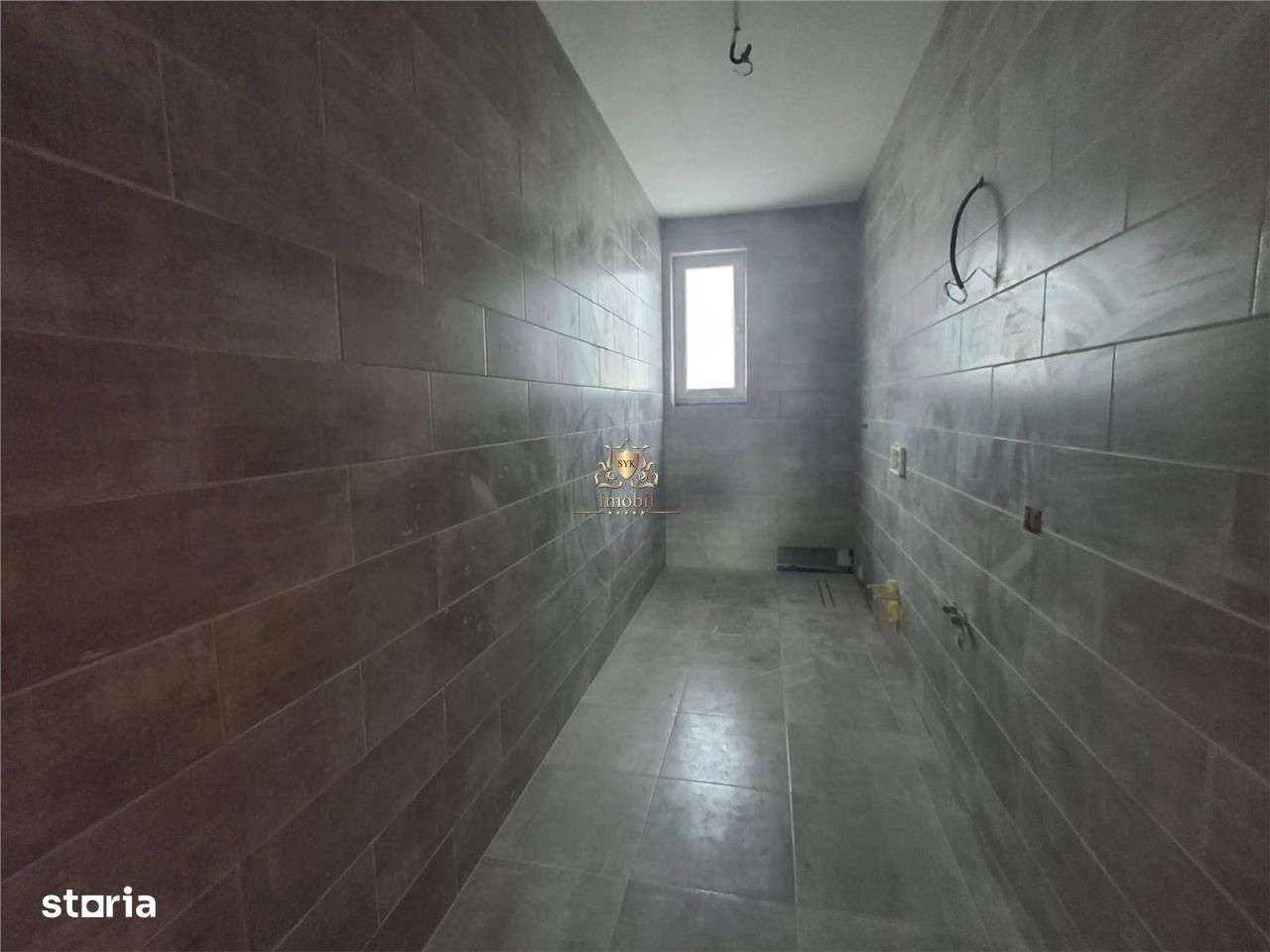 Casa pe parter  4 camere cu  2 beciuri si terasa ! centruTomesti. Fina-4