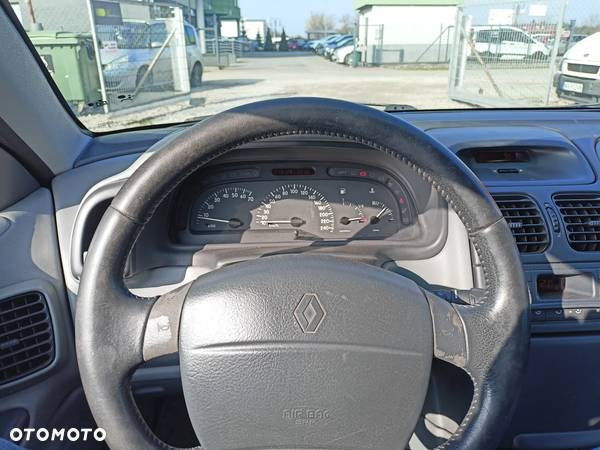 Renault Laguna 1.6 Concorde - 9