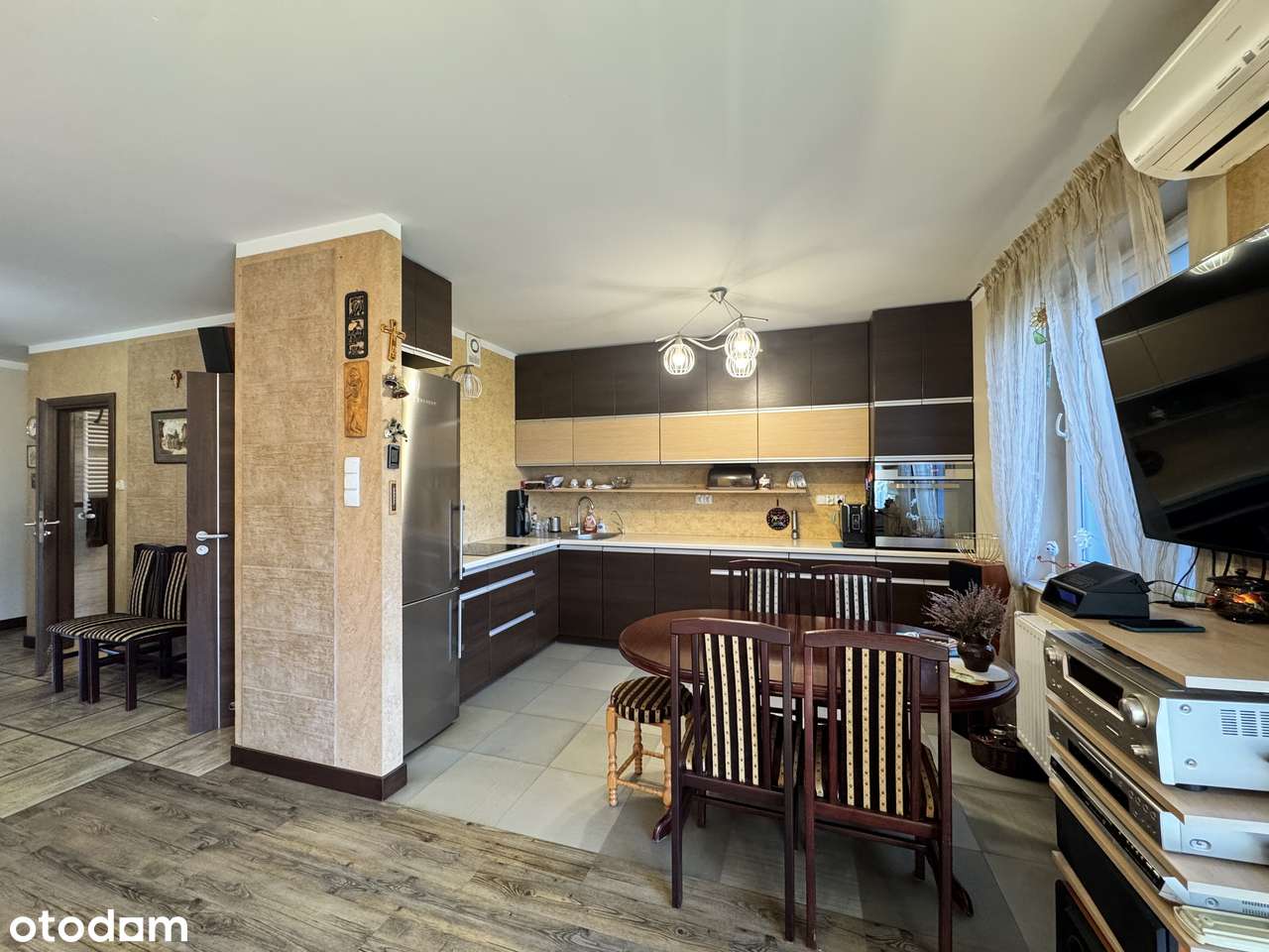 4-pokojowe mieszkanie z dwoma łazienkami, tarasem i balkonem-1