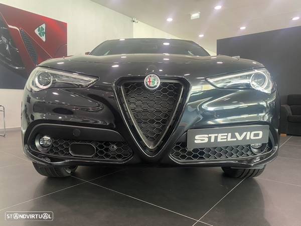 Alfa Romeo Stelvio 2.2 D Estrema Q4 AT8 - 3