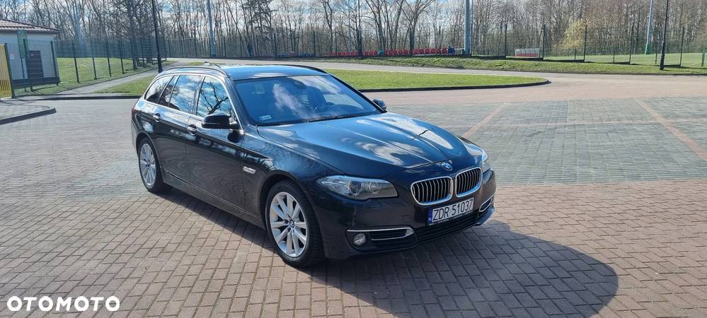 BMW Seria 5 520d Touring Luxury Line - 2