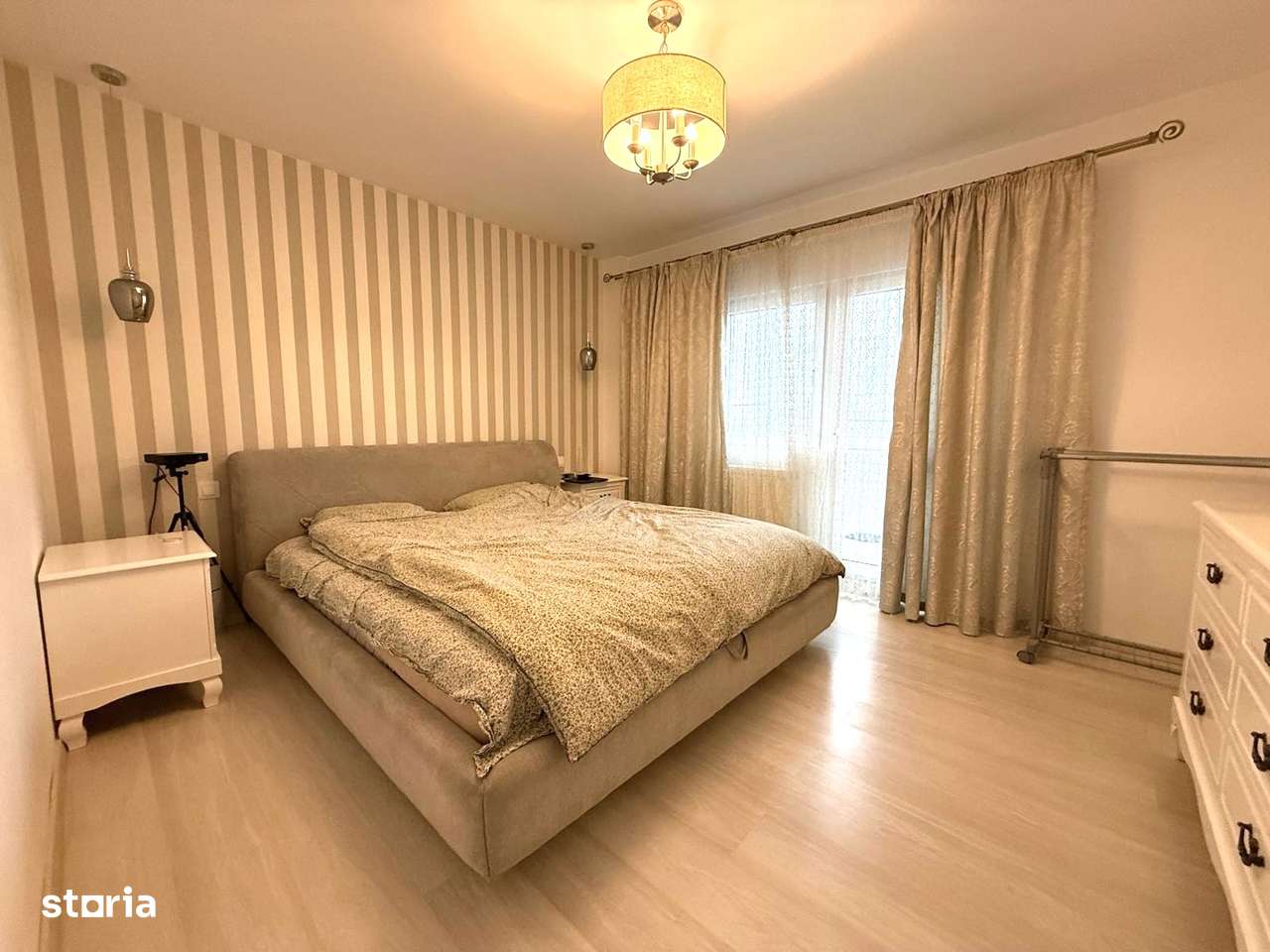 13 SEPTEMBRIE 3 CAMERE HOL H MOBILAT UTILAT COMPLET CENTRALA PROPRIE