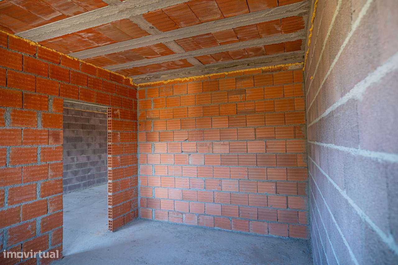 Moradia T3 por terminar em Cabanelas|Elevado potencial de investimento-22