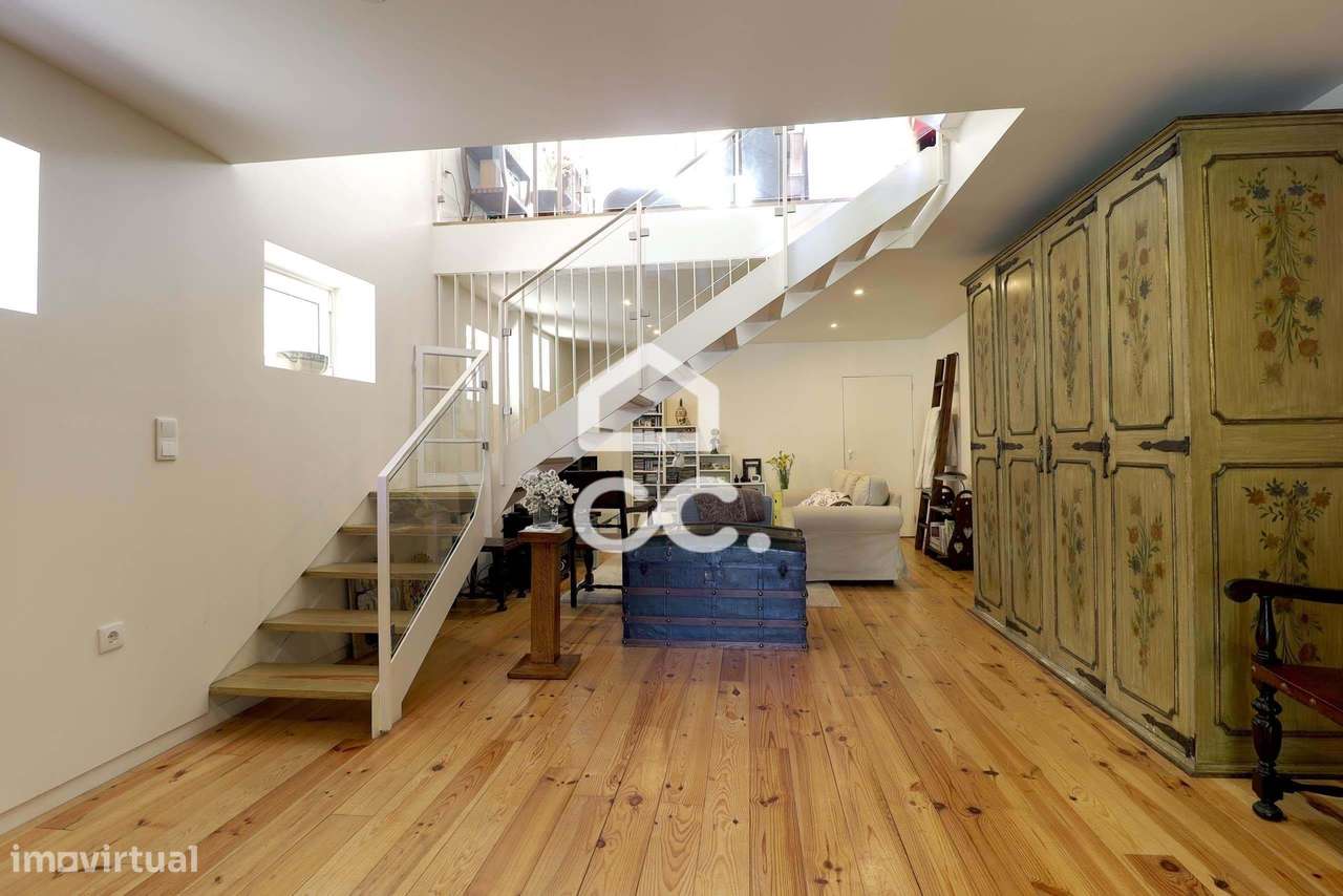 Moradia Clássica Renovada no Coração do Porto – Conforto e Elegância n-11
