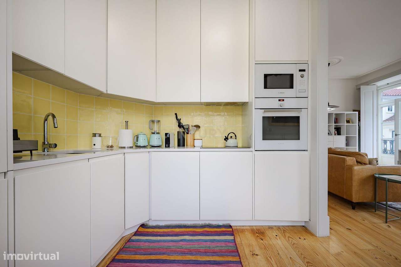 Apartamento T2 de Luxo com Varanda a Sul, Vista Rio e Prédio Totalment-9