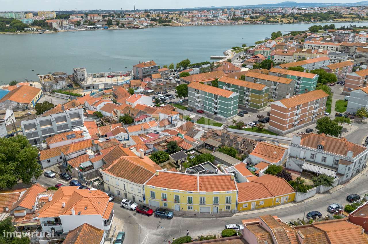 Apartamento T2 com logradouro e anexo.-28