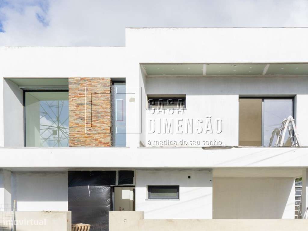 Moradia isolada de Arquitectura Contemporânea de tipologia T3 na zo... - Grande imagem: 5/10