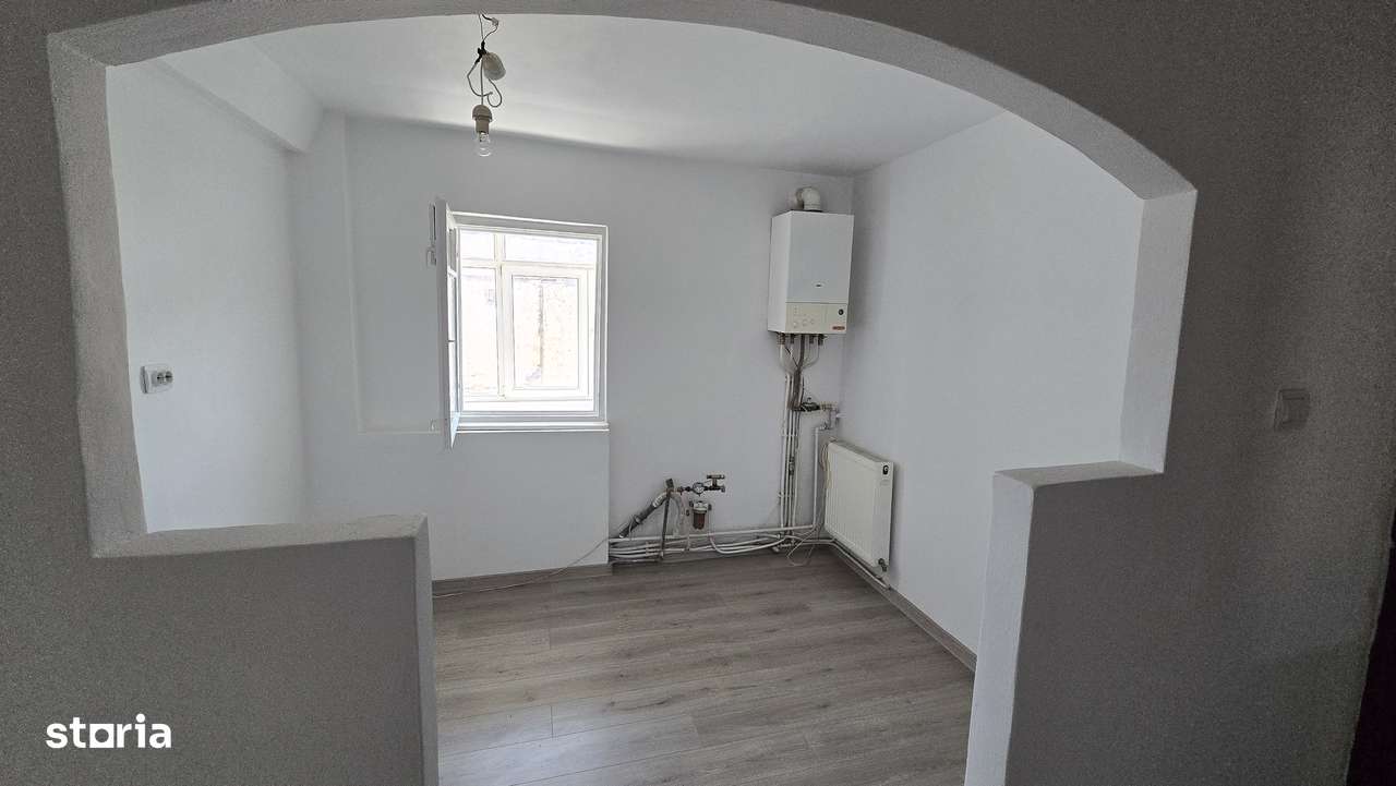 Vand apartament cu 2 camere decomandate-0
