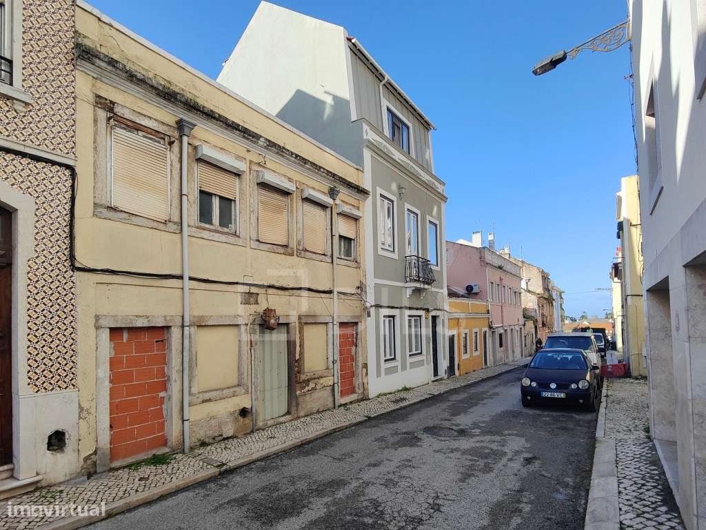 Prédio com projeto aprovado para moradia T4+1 na Ajuda - Grande imagem: 2/12