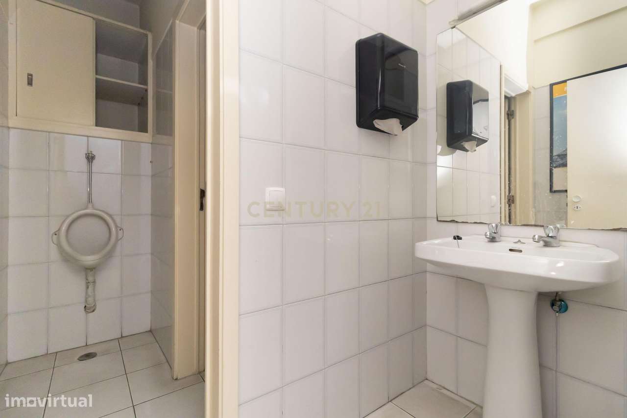 ESPAÇO COMERCIAL/SERVIÇOS com 311m2, para venda, no centro do Prior Ve-20