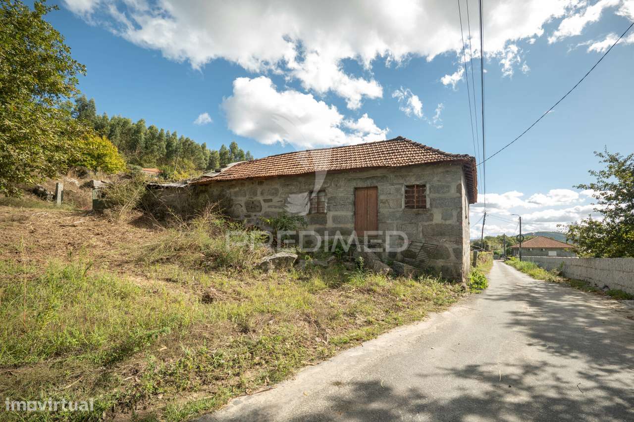TERRENO PARA CONSTRUÇÃO COM CASA PARA RESTAURO (4330M2) - Grande imagem: 3/31