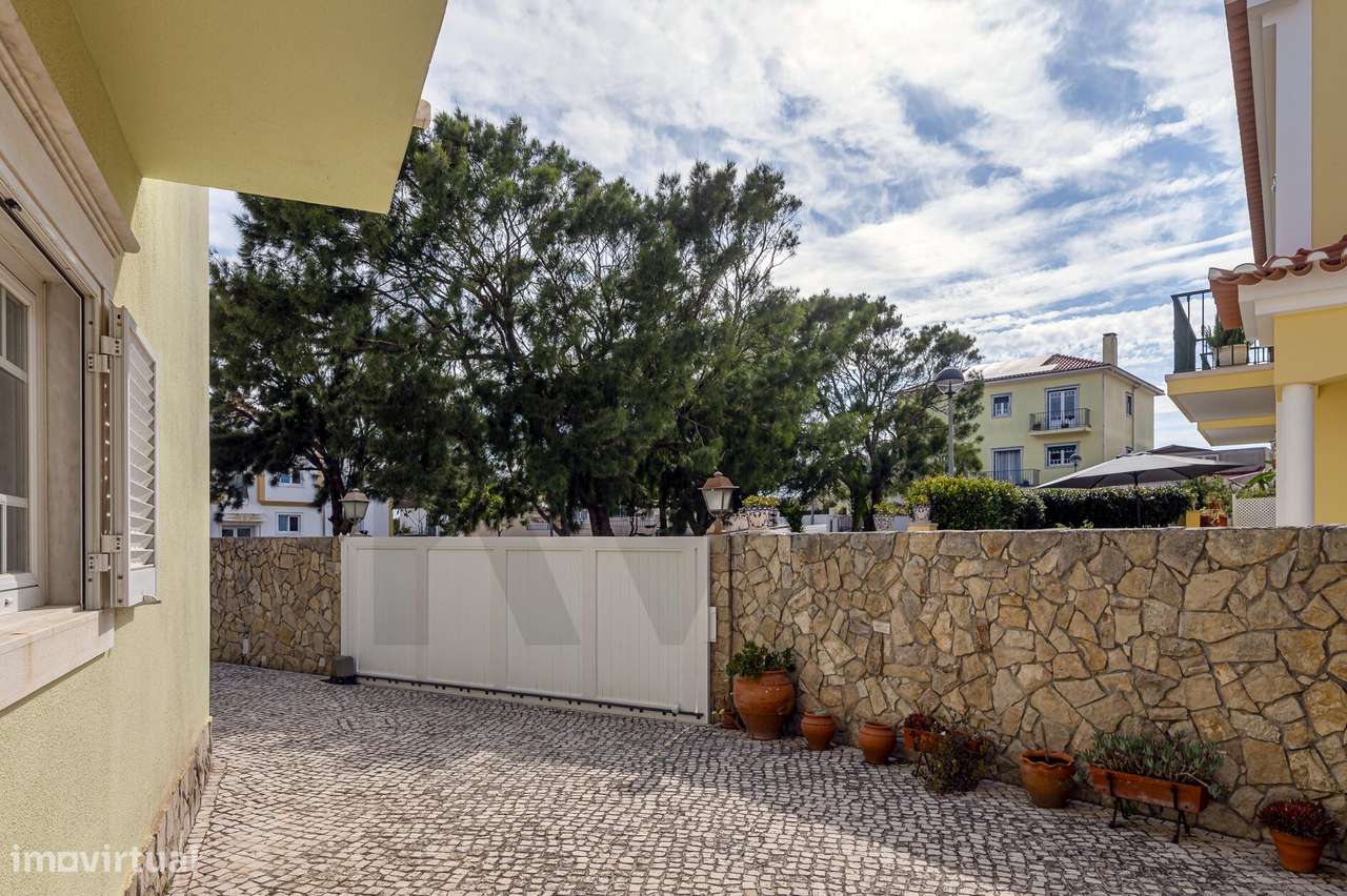 Moradia T4 Independente com Jardim – A 12 min a pé da Praia e 35 min d-15