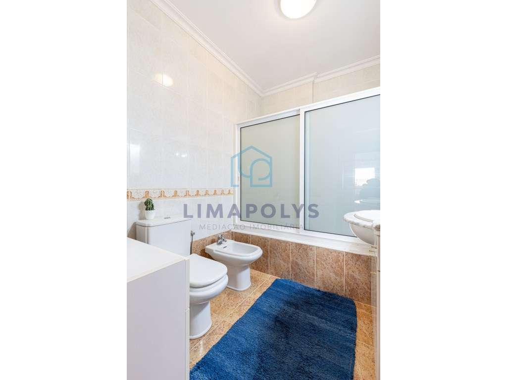 Apartamento T1 com lugar de garagem e arrecadação-11
