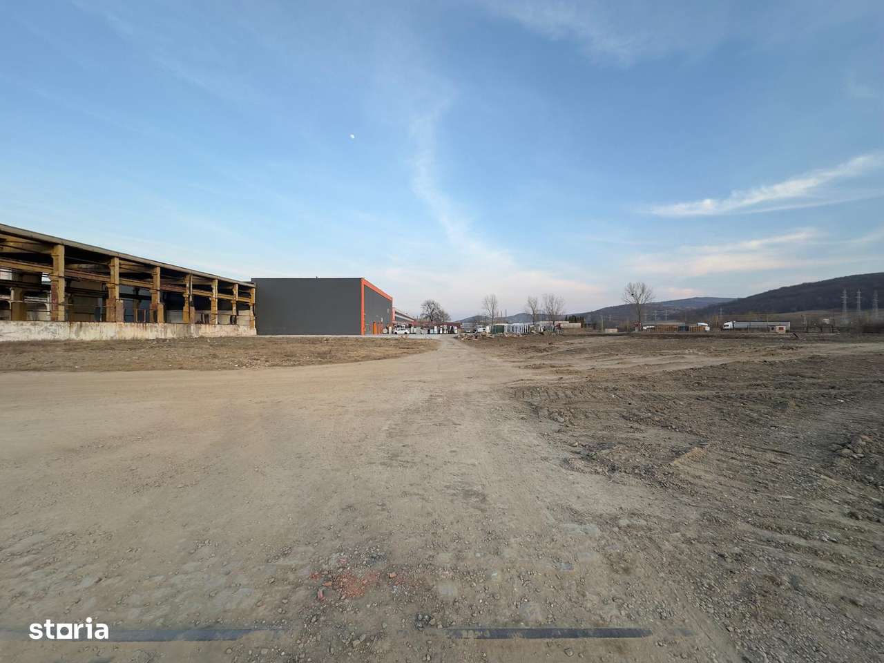 Teren, platforma 200-5000mp, in spate la Piatra Chis - Imagine principală: 2/7