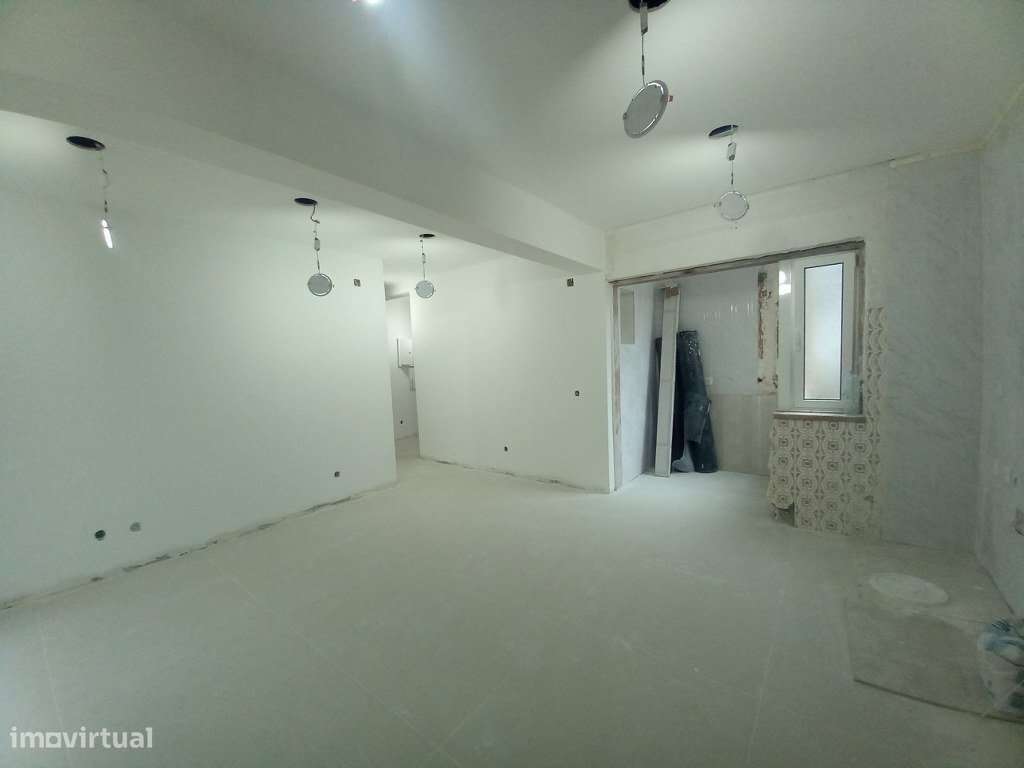 T2 no Laranjeiro junto ao Centro de Saúde - Grande imagem: 4/21