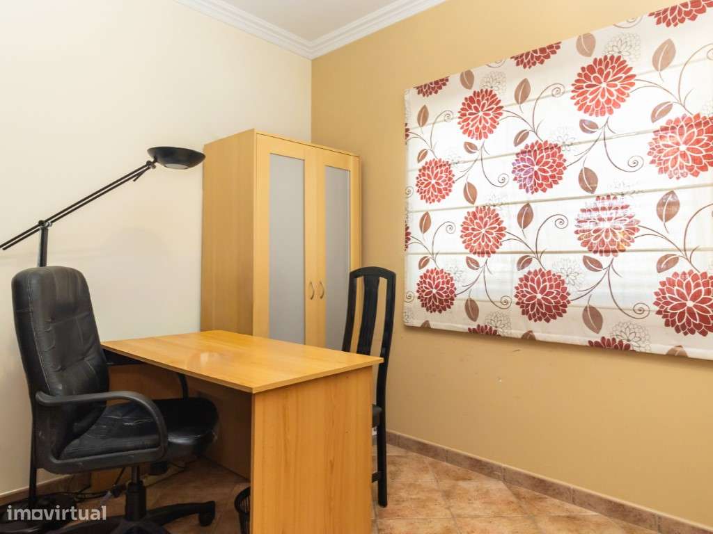 Moradia T4 de Prestígio com Áreas Amplas, Garagem para 2 Carros e C...-12