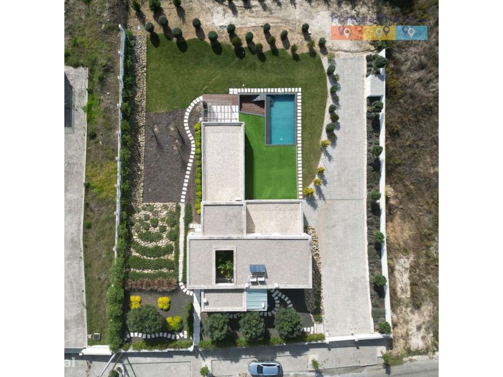 Moradia T4 de Luxo com terreno de 5.300 metros quadrados-10