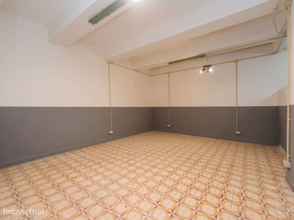 Loja para Investimento ou Comércio - Falagueira, Amadora-22