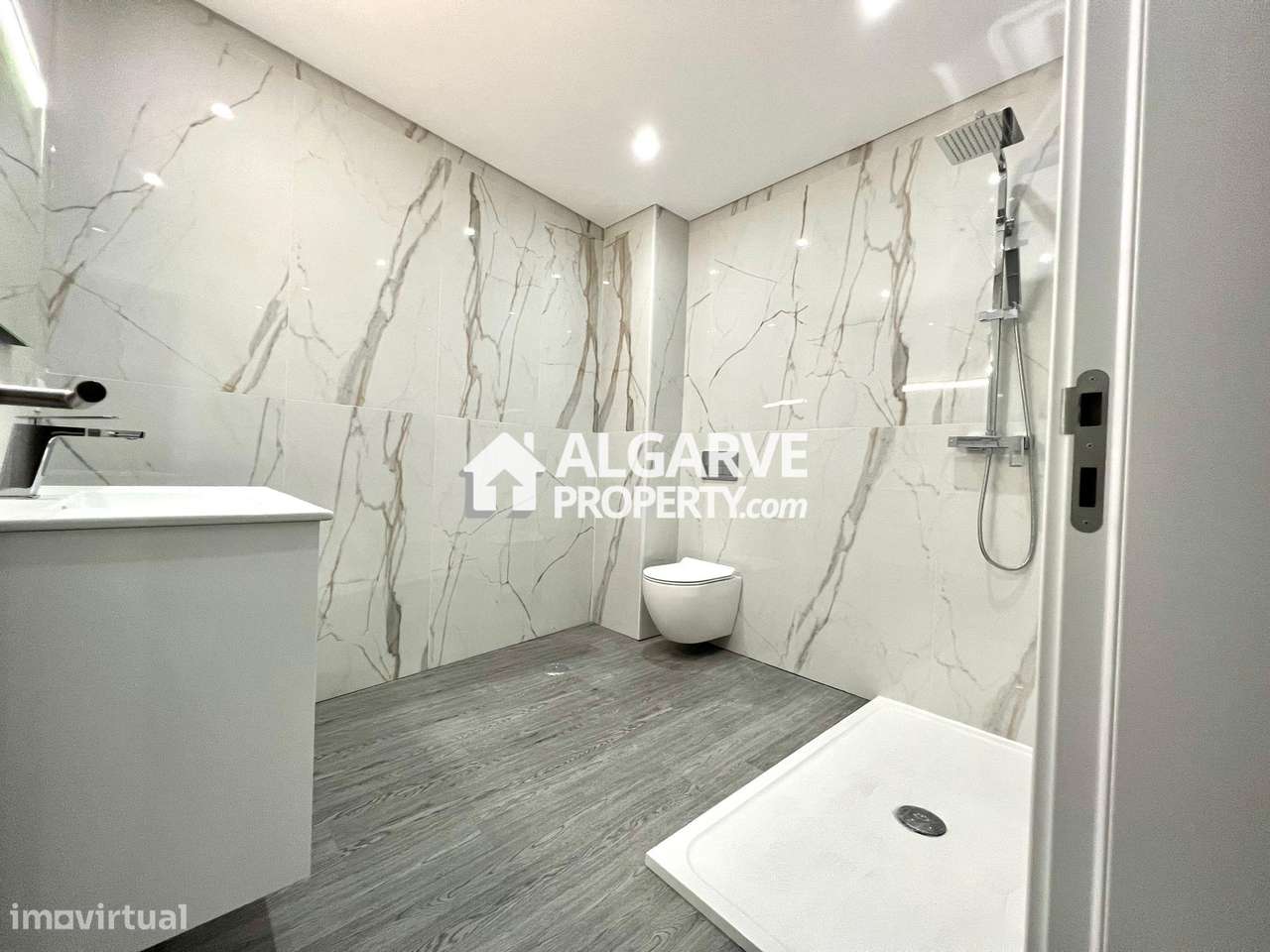 Apartamentos T3 em condomínio de arquitetura moderna com jardim perto-32