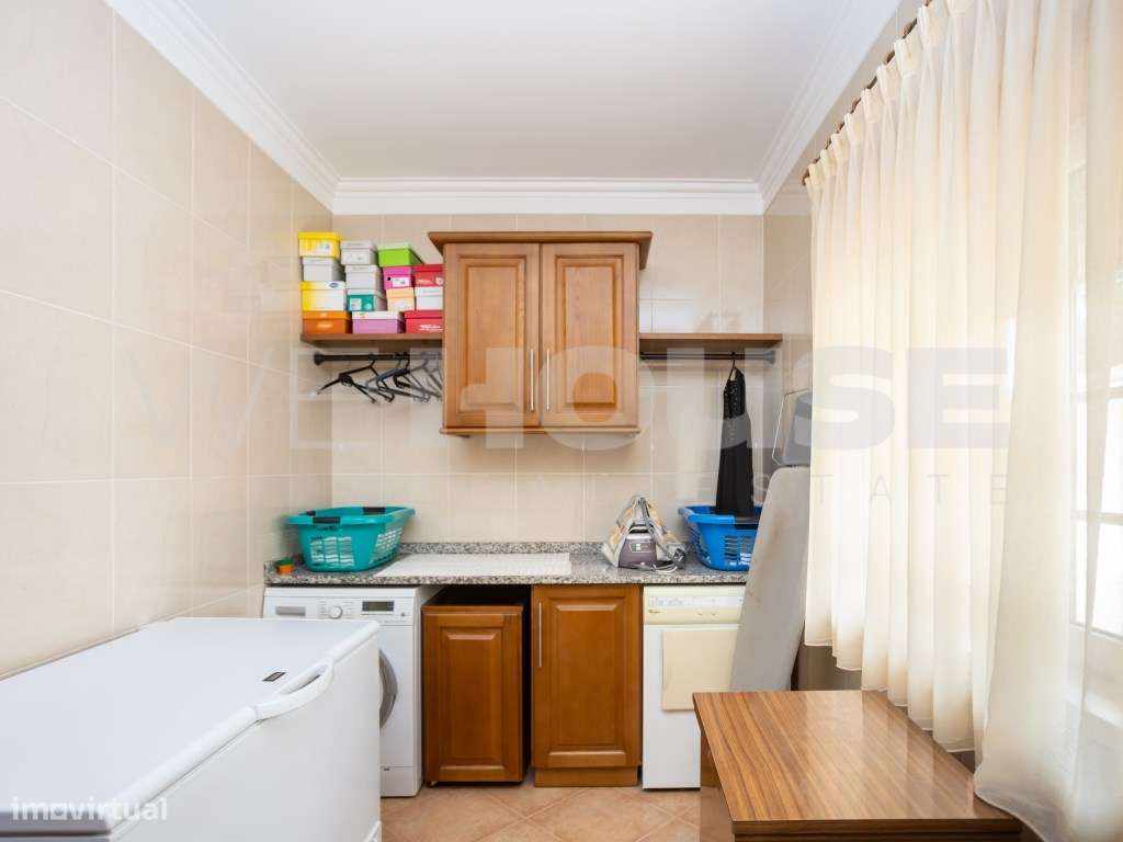 Moradia T4 com 280 m2, inserida em terreno com 2500 m2 em Palmela-10