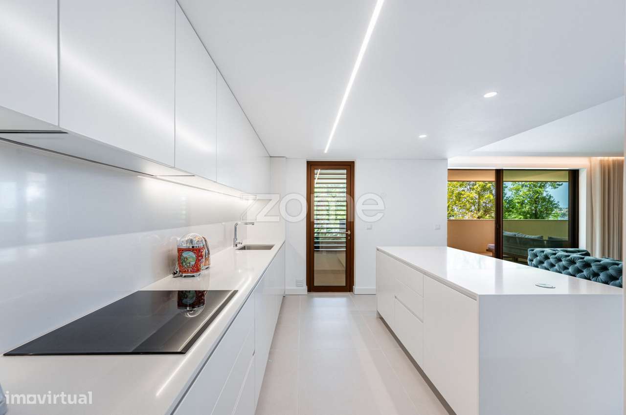 T3 com Terraço e 3 Lugares de Garagem | Quinta Marques Gomes-2