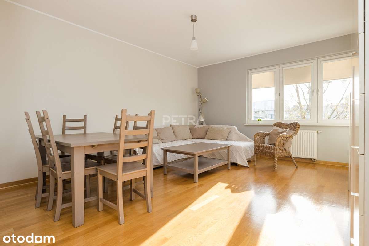 Dwupoziomowe mieszkanie przy stacji metra-8