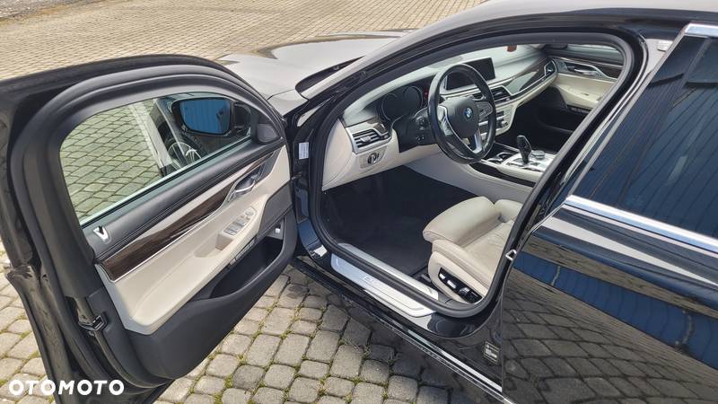 BMW Seria 7 740Le xDrive iPerformance - 11