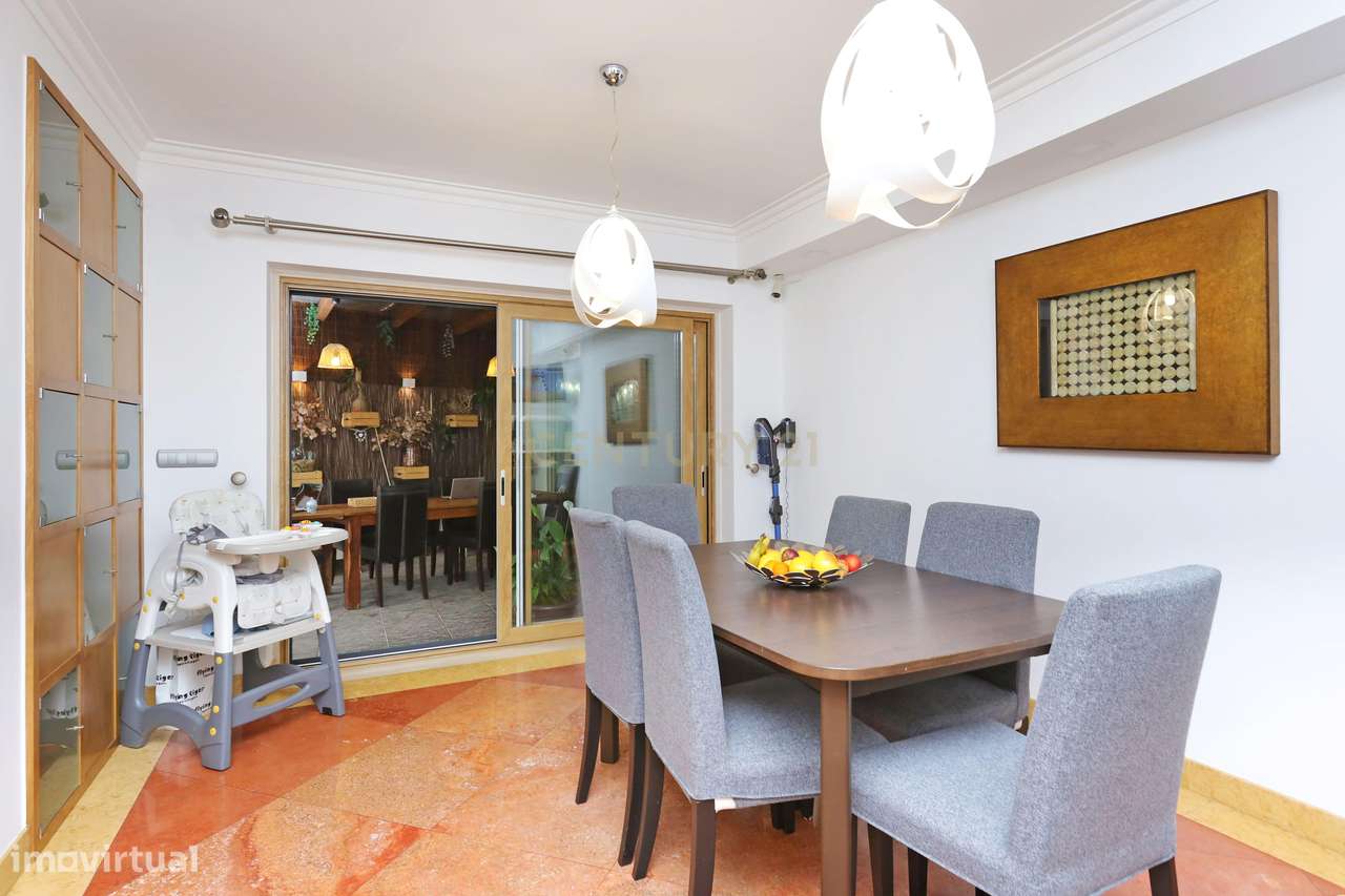 Moradia Isolada com 5 Quartos em Odivelas-26