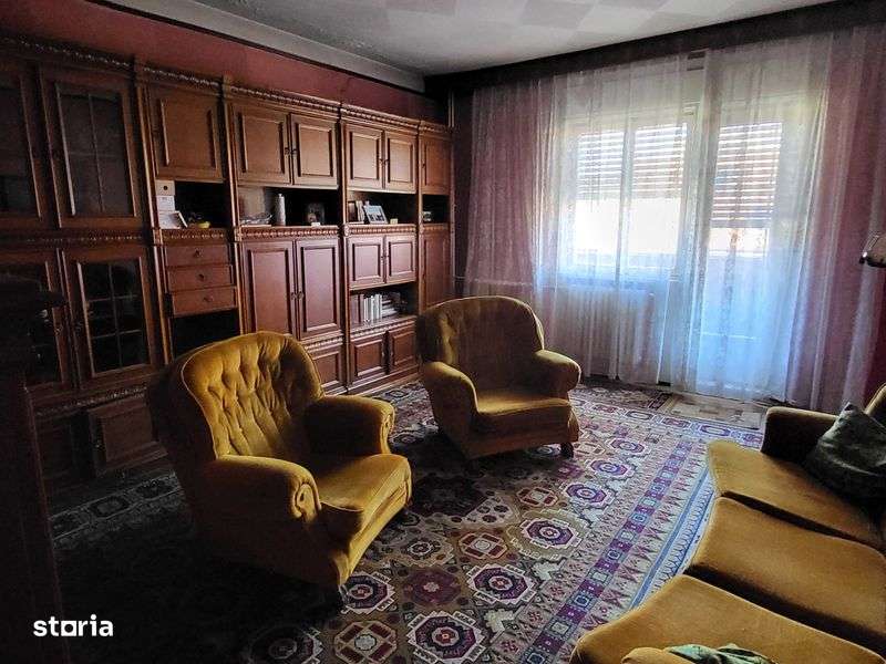 Vand apartament cu 4 camere - Imagine principală: 2/8