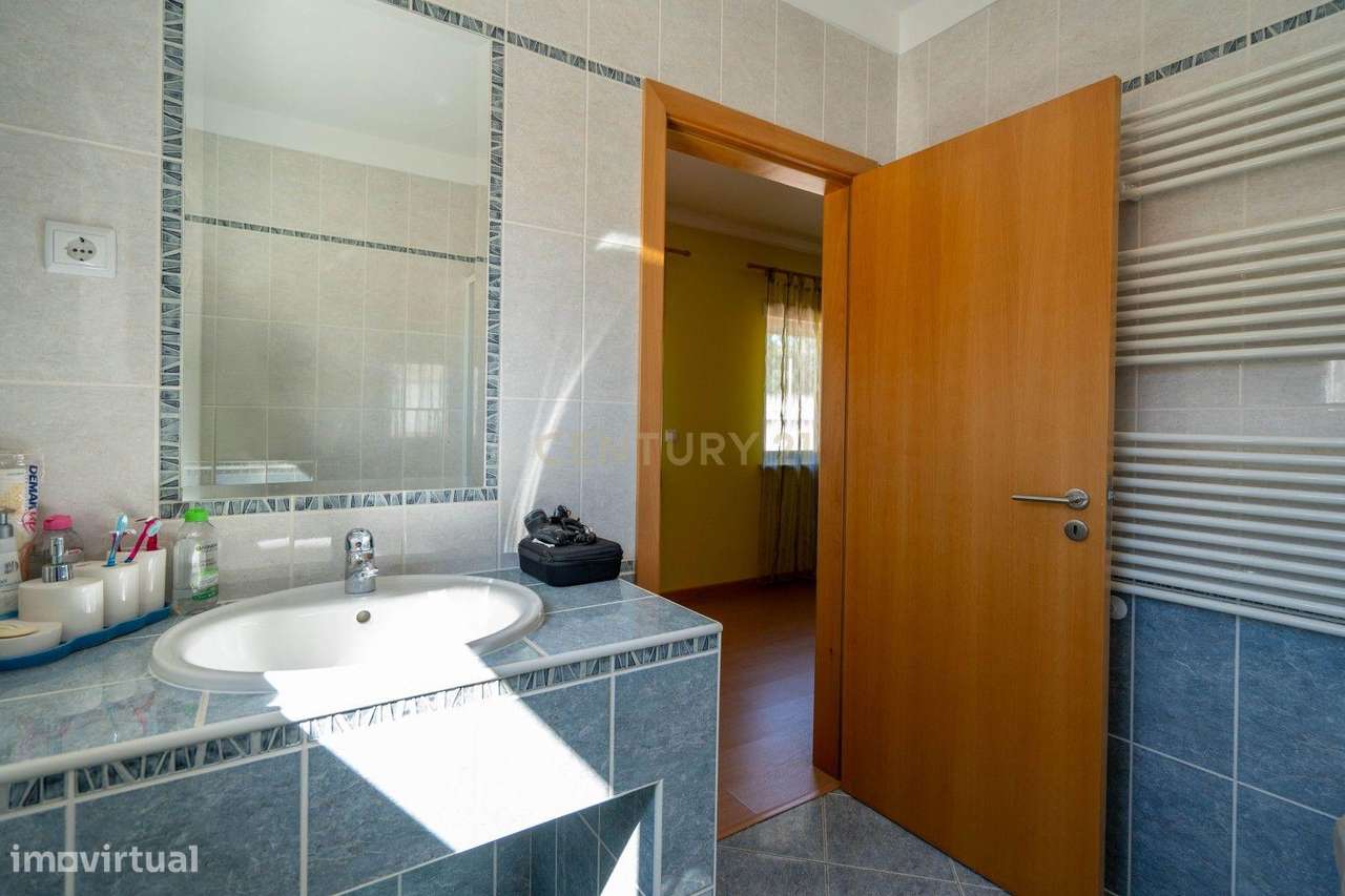 Moradia T3 - C/ espaço exterior e piscina-52