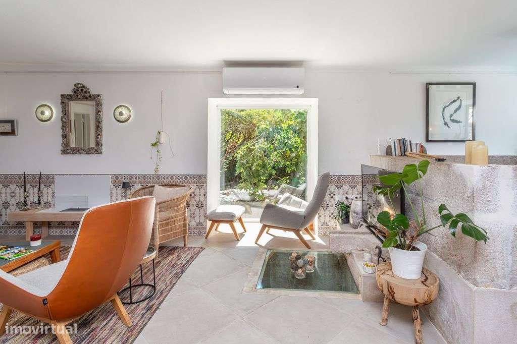 Moradia T5 com jardim e piscina no coração histórico de Azeitão-5