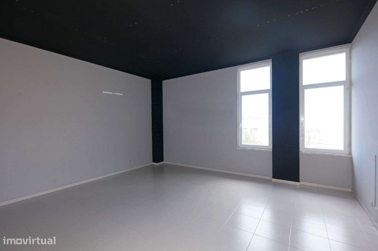 Loja em bom estado com 78m, no Laranjeiro e Feijó (PM60397) - Grande imagem: 4/14