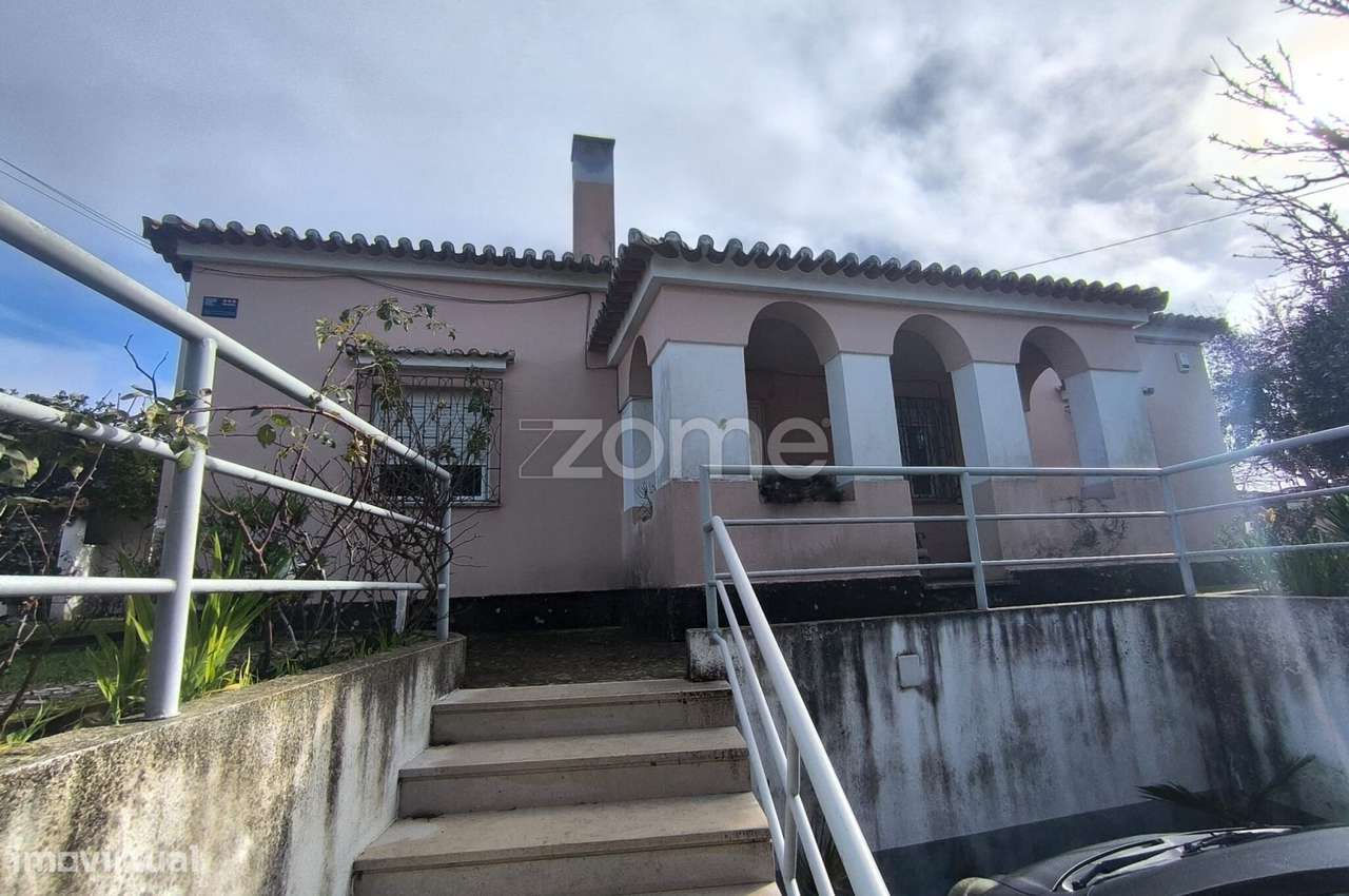 Moradia T4 unifamiliar Carnide-3