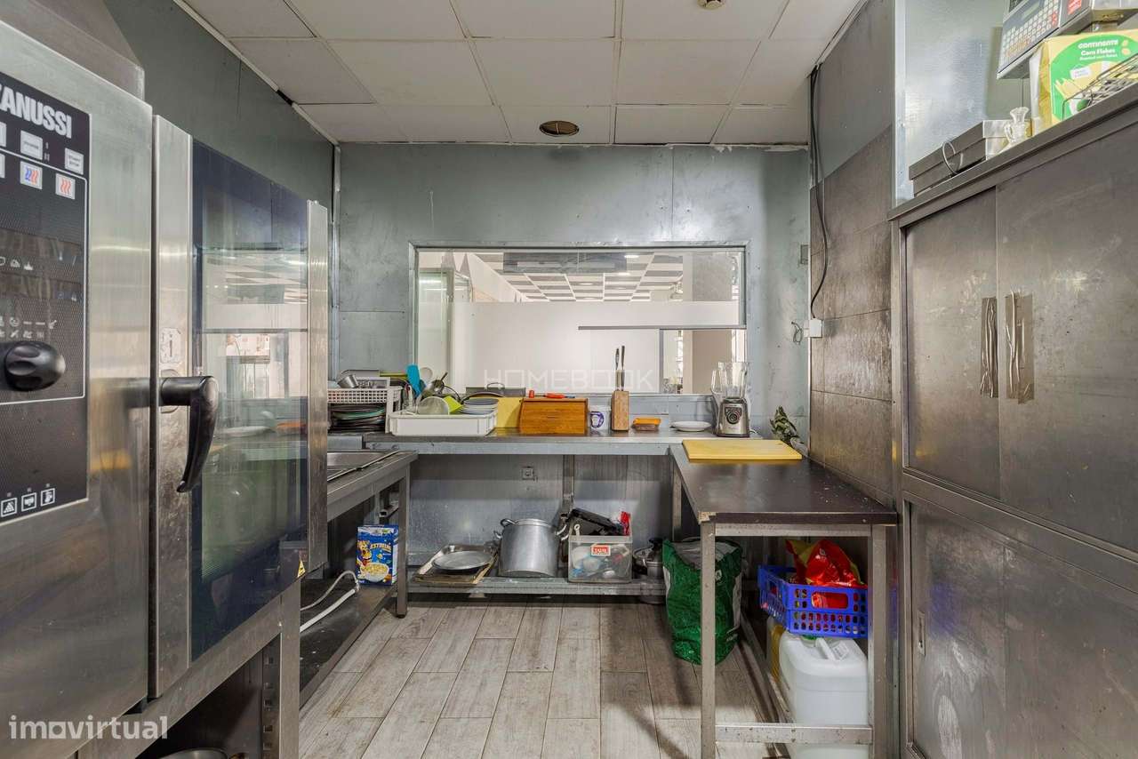 Loja na Avenida Bento de Jesus Caraça-25