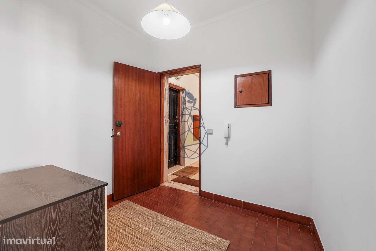Apartamento T2 com Garagem e Elevador — Portimão-31