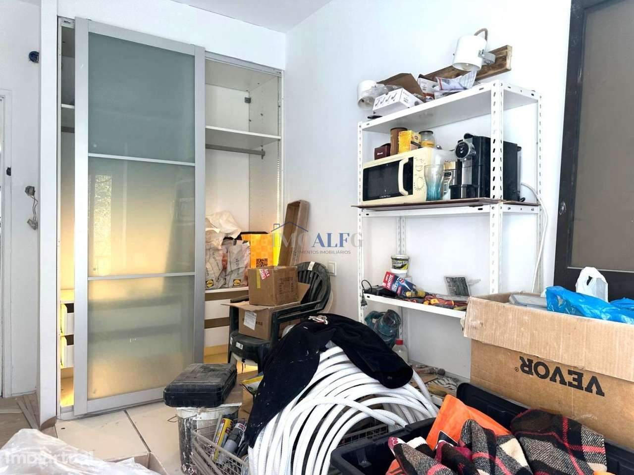 Apartamento T2 remodelado no centro do Barreiro, junto a transportes-12