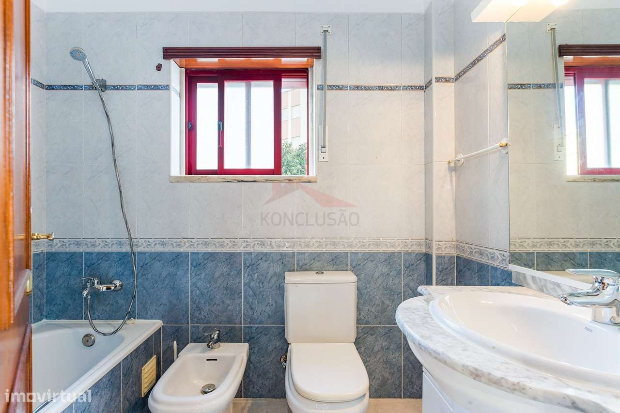 **Apartamento T3 em Venda no Carregado - Oportunidade Imperdível! **-11