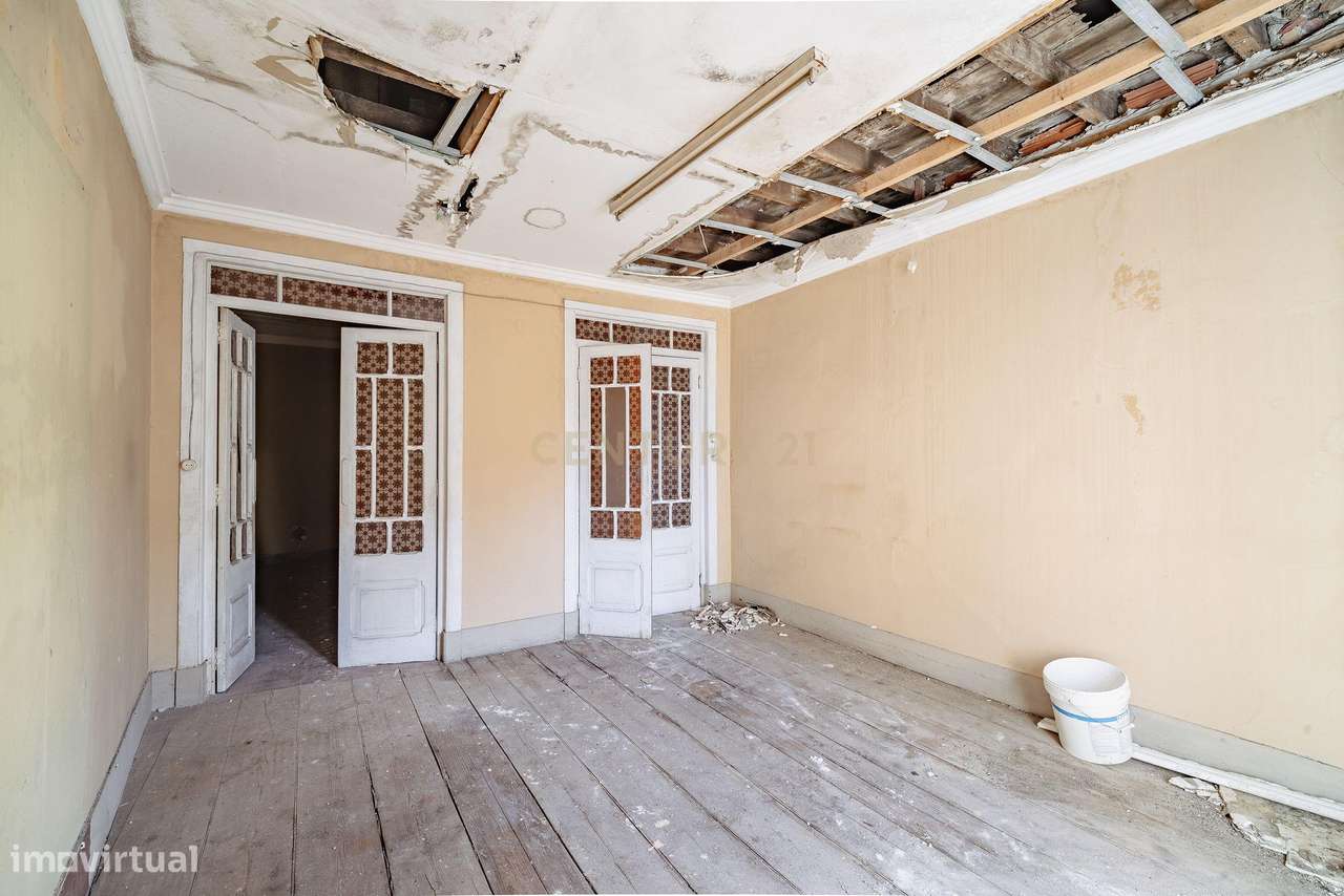 Edifício de Charme com Projecto de Recuperação - Almada-24