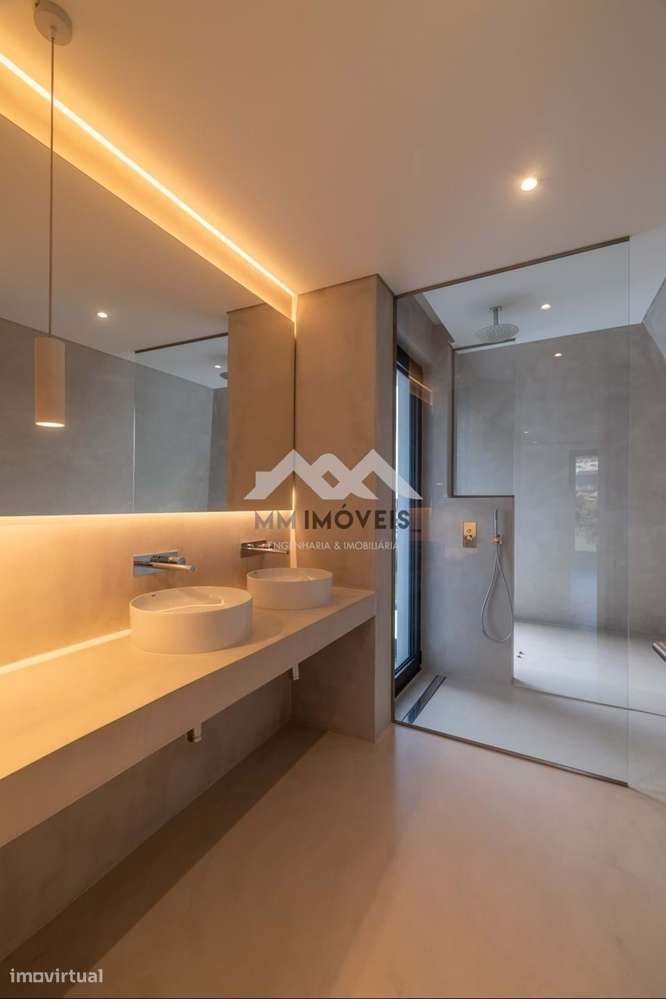 Moradia T3+1 | NOVA | Piscina | Francelos | 4 Frentes | Box | Praia-27