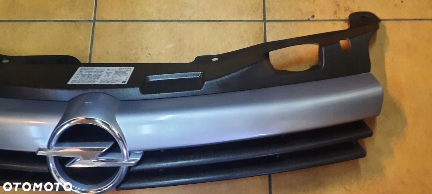 GRILL ATRAPA OPEL ASTRA H - 3