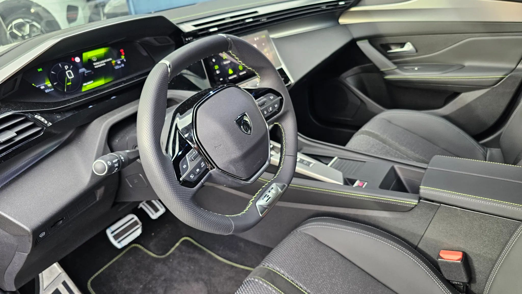GT HYBRID 1.2 136KM eDCS6 . Nowy rejestrowany.