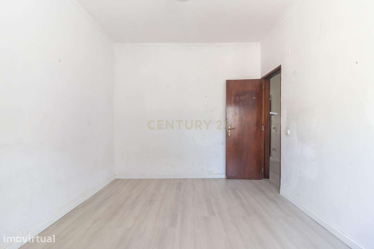 Apartamento de 4 assoalhadas na Amora-16